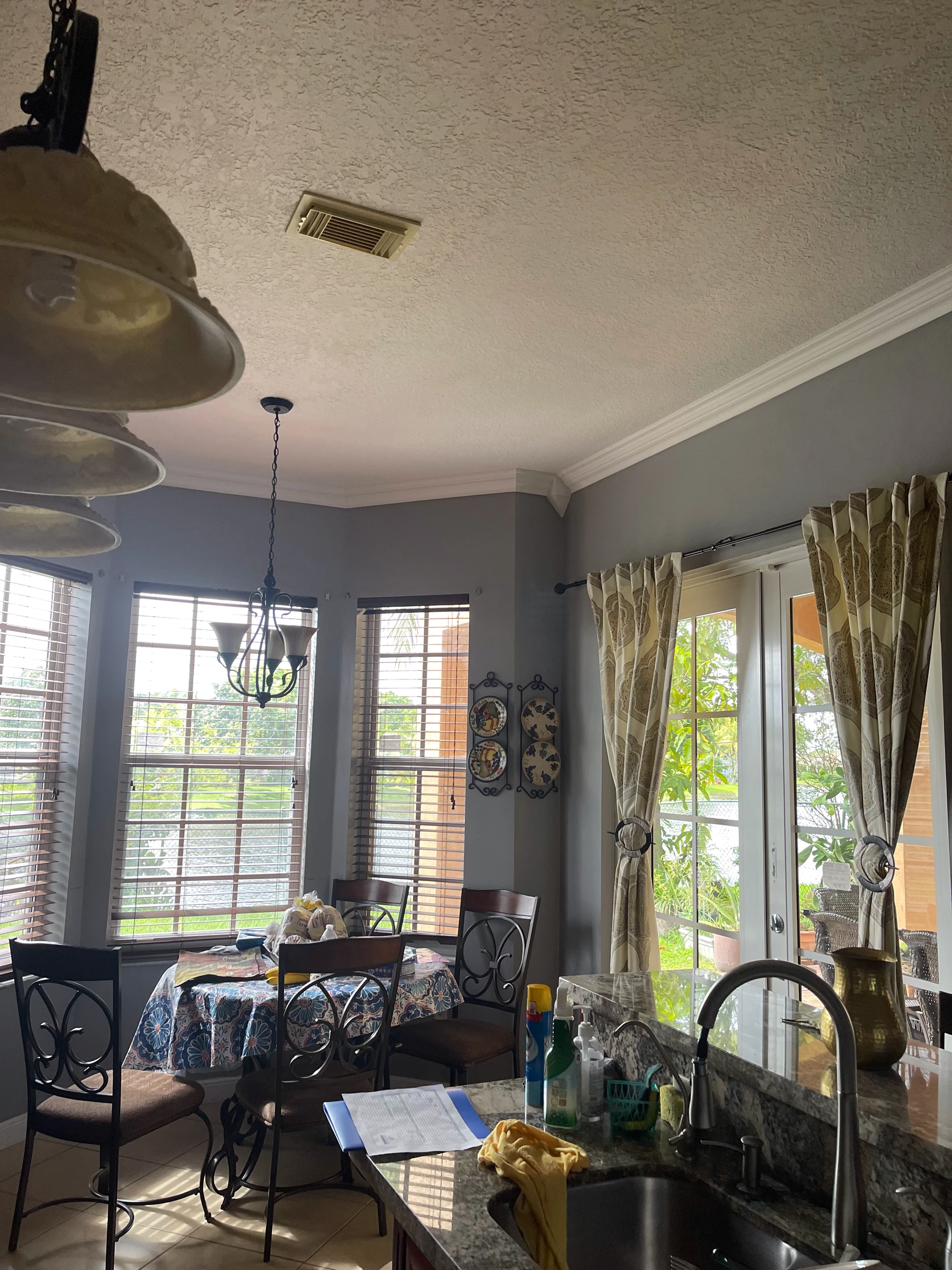 The breakfast area before the redesign